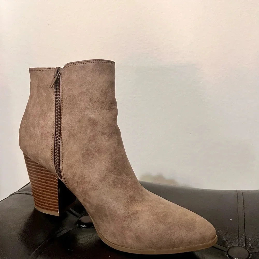 G by‎ Guess faux suede bootie